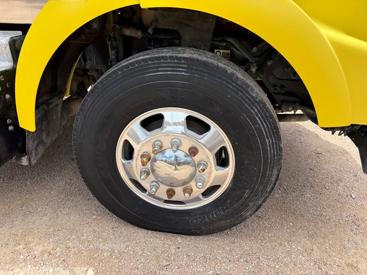 2015-kenworth-t800-image-15