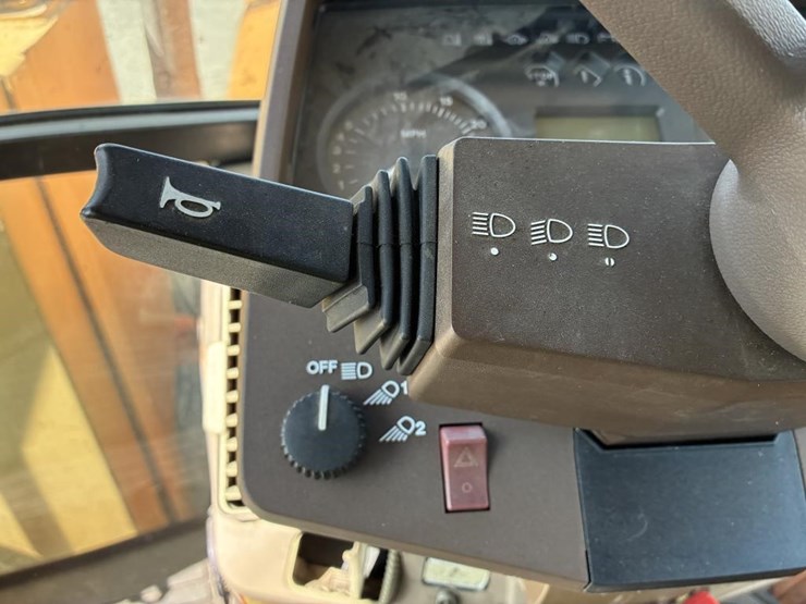 1999-john-deere-6410-image-16
