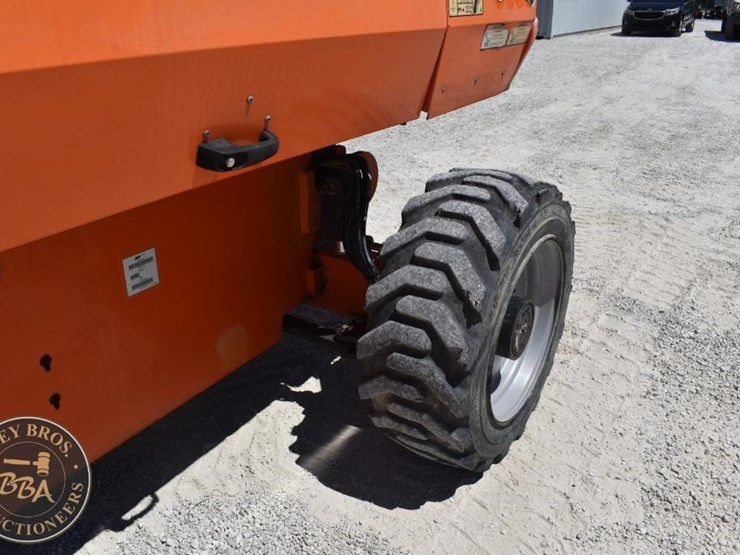 2015-jlg-600s-image-11