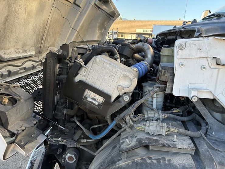 2016-ford-f650-xlt-image-8