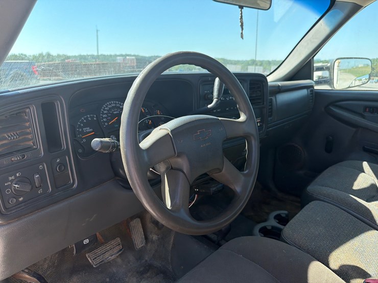 2005-chevrolet-2500hd-image-14
