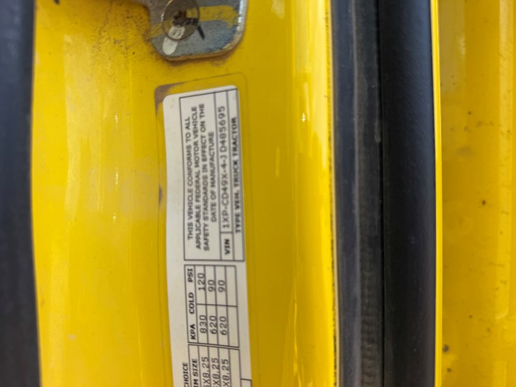 2018-peterbilt-567-image-18