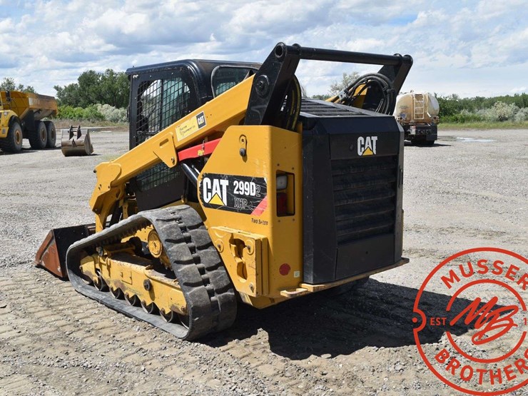 2016-caterpillar-d2-image-8