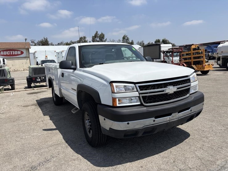 2006-chevrolet-2500hd-image-2