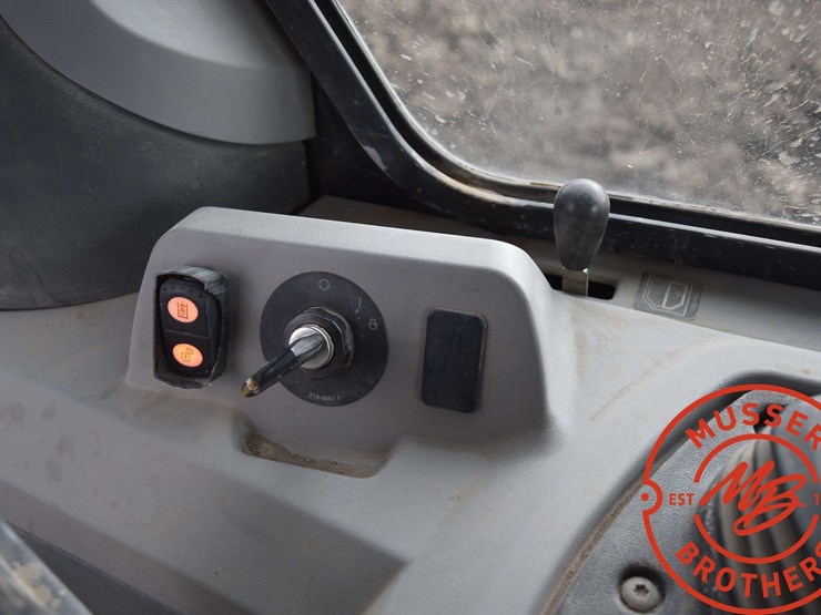 2010-caterpillar-d7e-image-63