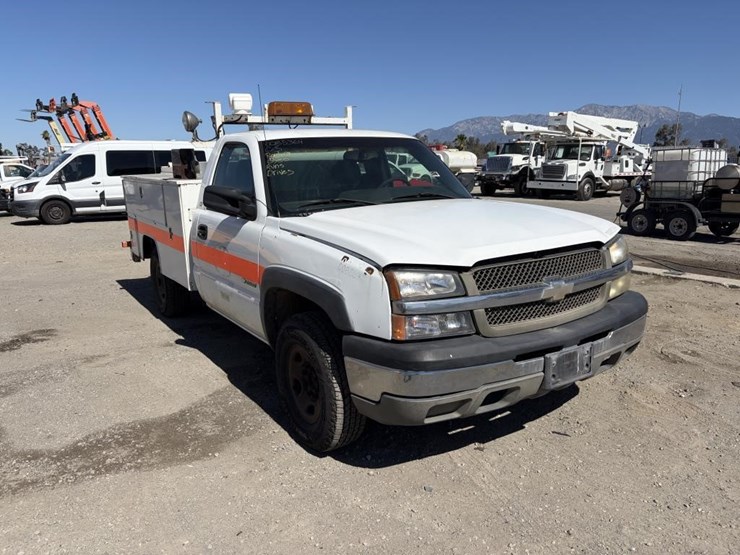 2003-chevrolet-silverado-2500-image-2