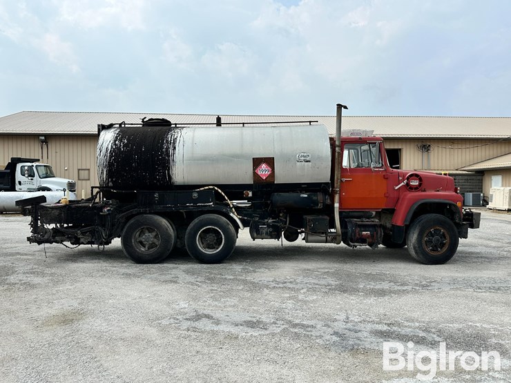 1979-ford-8000-image-4