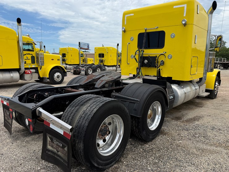 2013-peterbilt-389-image-5