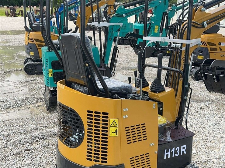 cfg-industrial-h13r-mini-excavator-image-10