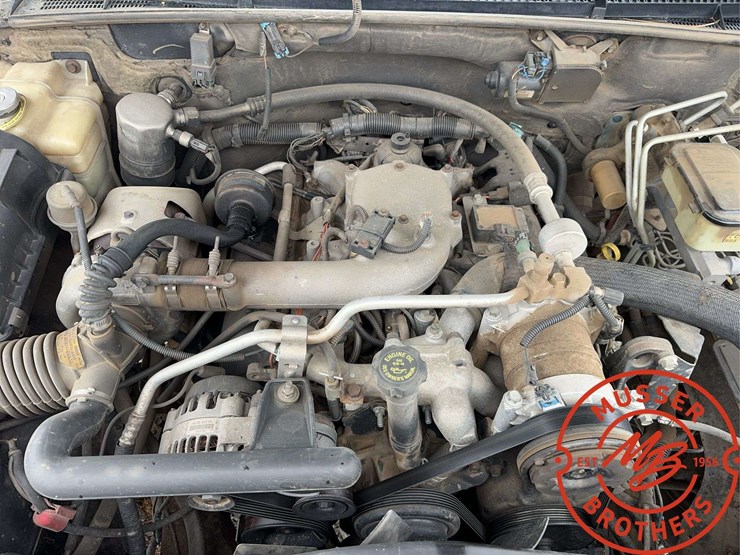 2000-chevrolet-k3500-image-32