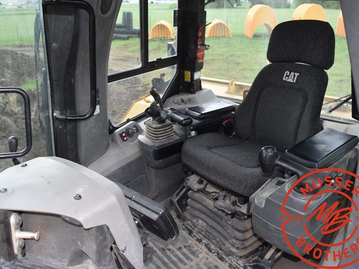 2010-caterpillar-d7e-image-56