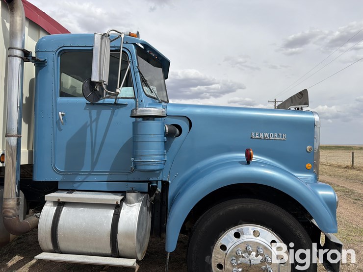 1969-kenworth-w923-image-11
