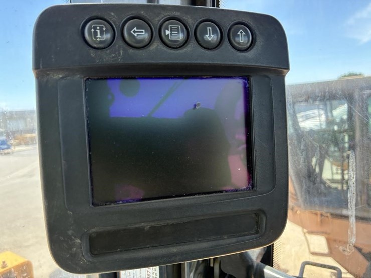 2018-deere-644k-image-23