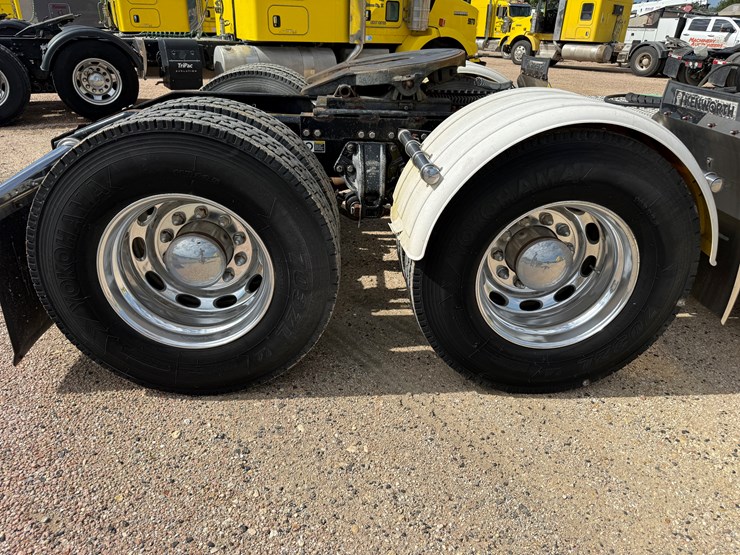 2007-peterbilt-379-image-17