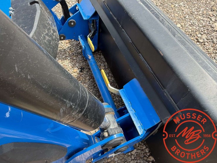 2017-new-holland-ts6.140-image-25