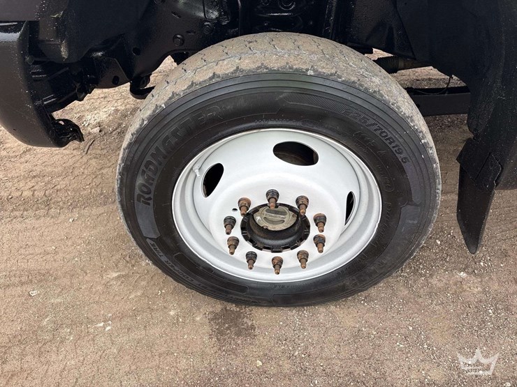 2015-ford-f550-image-19