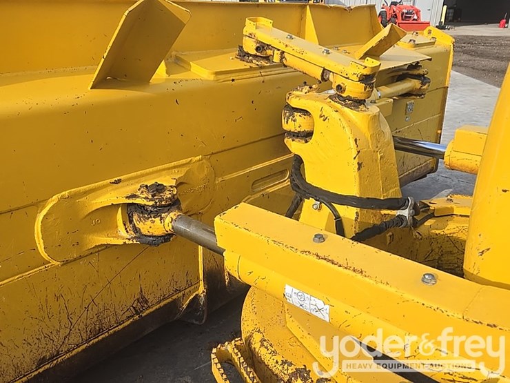 2023-komatsu-d71pxi-24-image-23