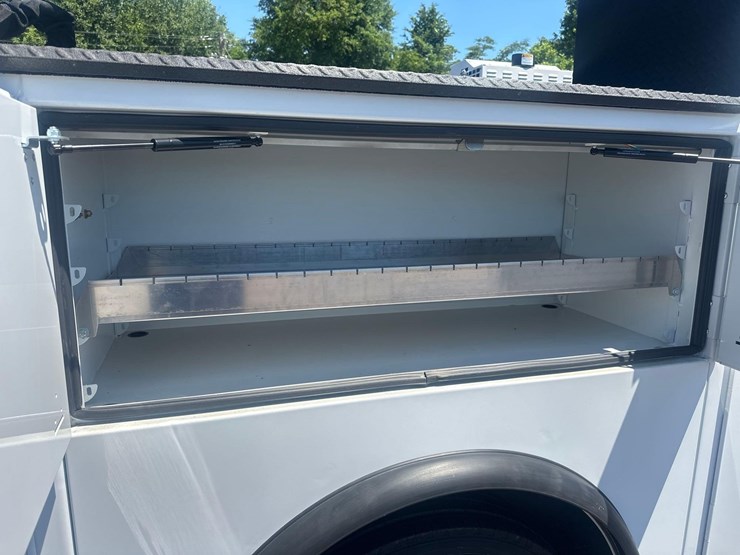 2026-ford-f550-xl-image-39