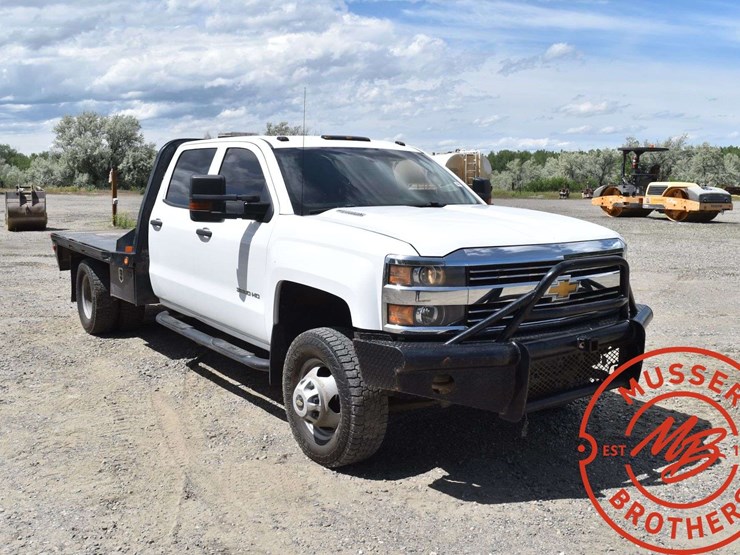 2015-chevrolet-3500-image-12