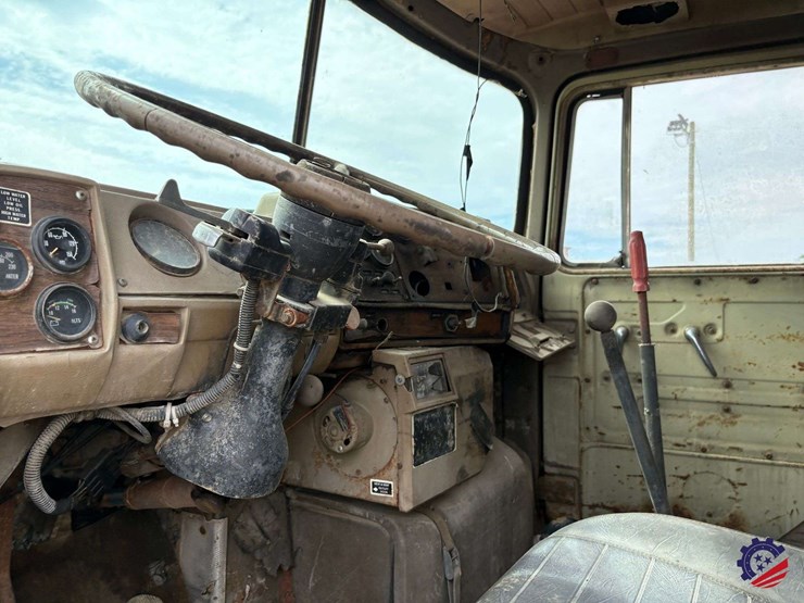 1981-mack-dm685s-image-39