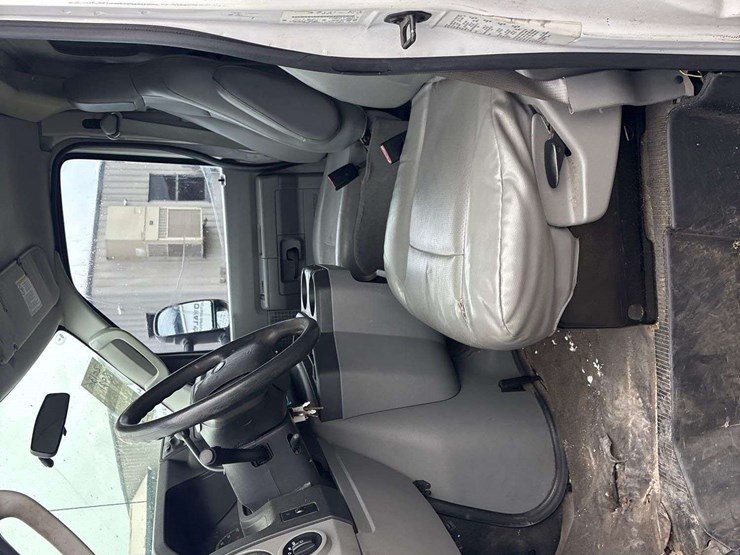 2013-ford-e350-image-17