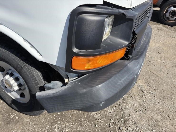 2004-chevrolet-express-2500-image-9