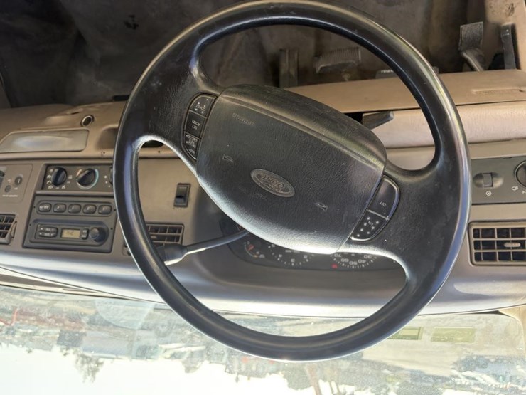 2002-ford-f550-image-12