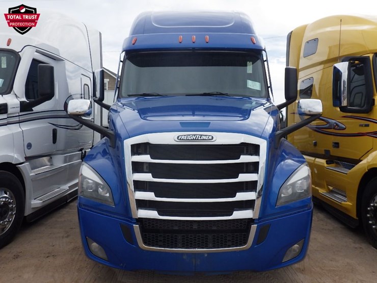 2022-freightliner-cascadia-126-image-2