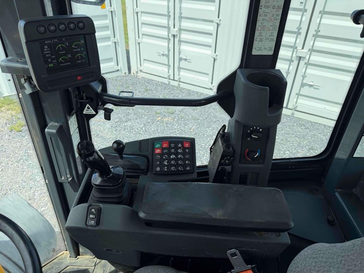 2013-deere-544k-image-22
