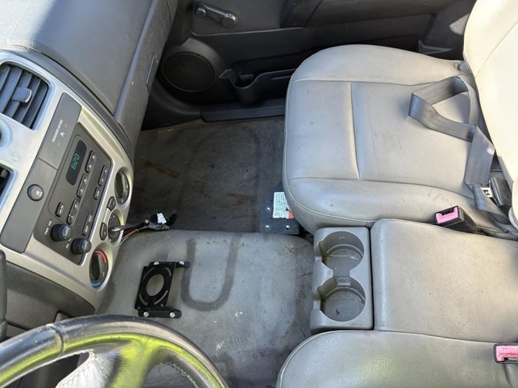 2011-chevrolet-colorado-image-16