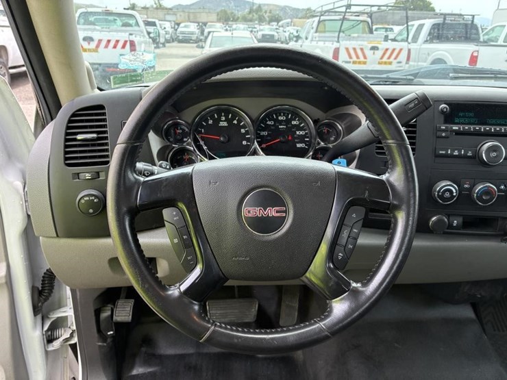 2012-gmc-2500hd-image-16