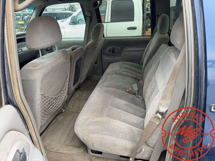 2000-chevrolet-k3500-image-18