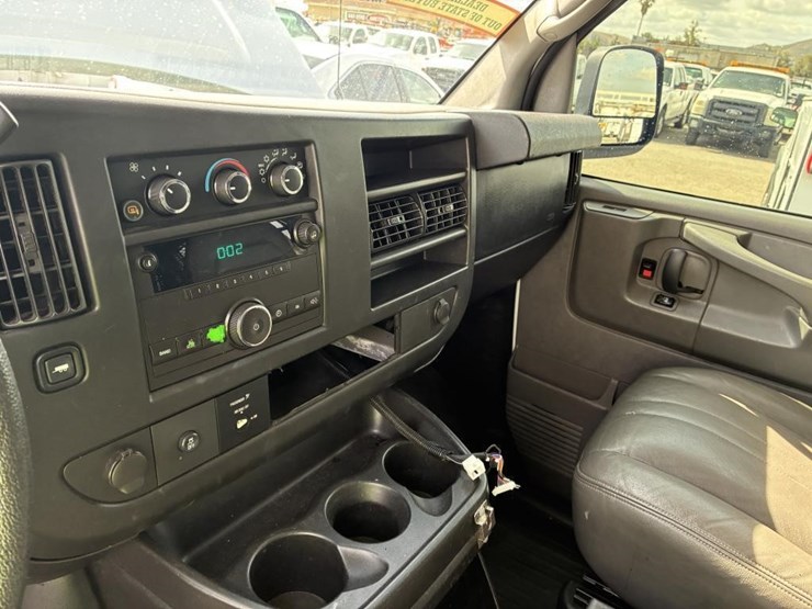 2013-chevrolet-express-3500-image-18
