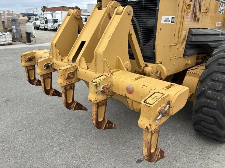 2004-caterpillar-143h-vhp-image-15