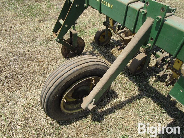 john-deere-825-image-11