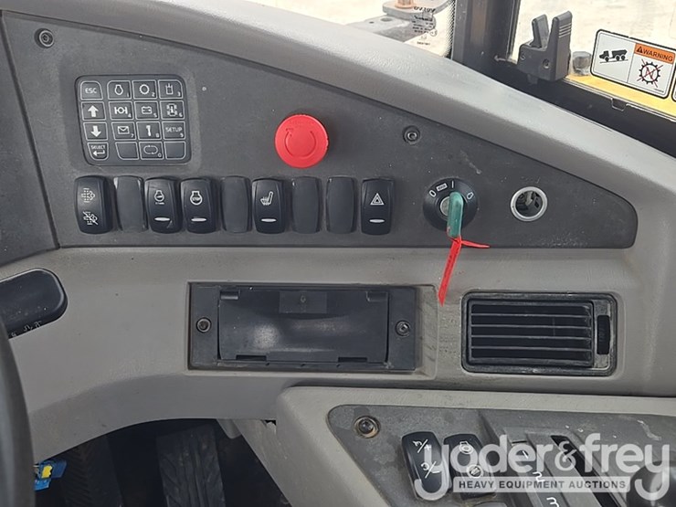 2023-volvo-a25g-image-51