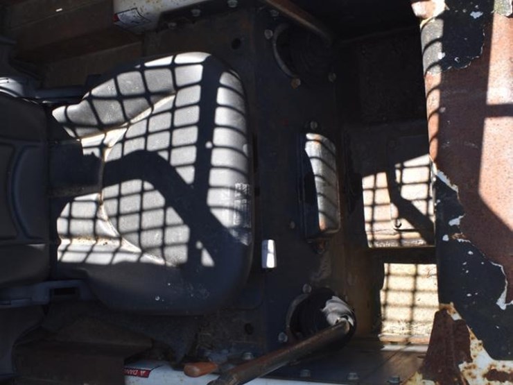 2007-bobcat-s250-image-37