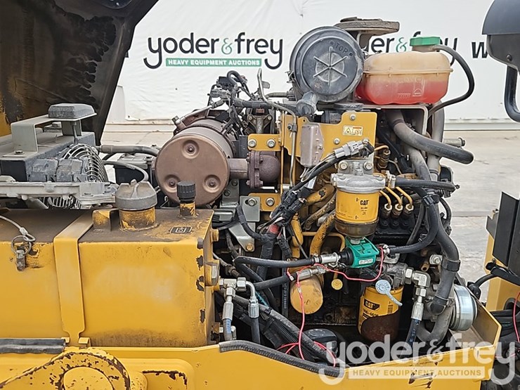 2019-caterpillar-cb24b-image-15