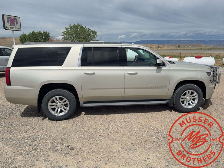 2015-chevrolet-suburban-1500-image-6