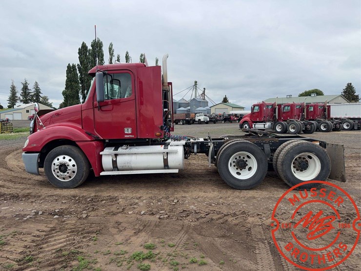 2007-freightliner-columbia-120-image-6