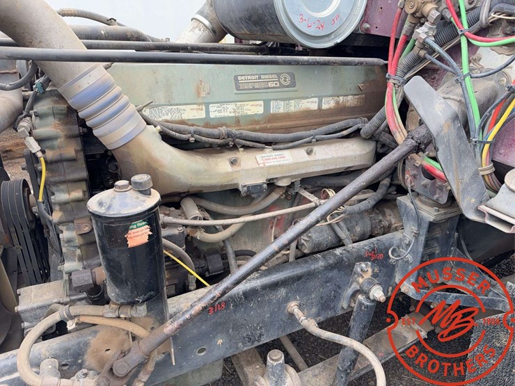 1997-freightliner-fld120-image-19