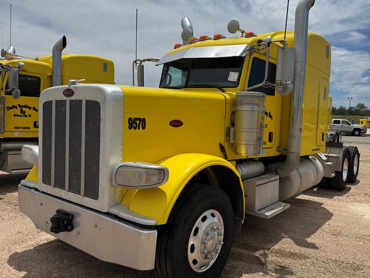 2014-peterbilt-389-image-1