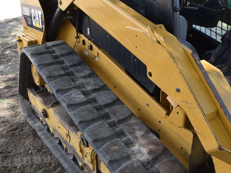 2016-caterpillar-d2-image-56