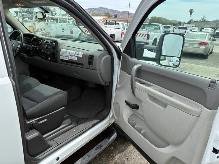 2012-gmc-2500hd-image-12