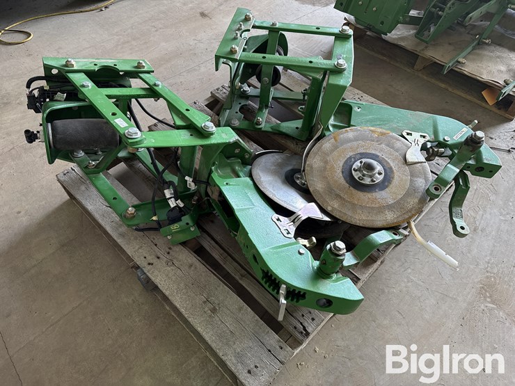 john-deere-planter-row-unit-assemblies-image-3