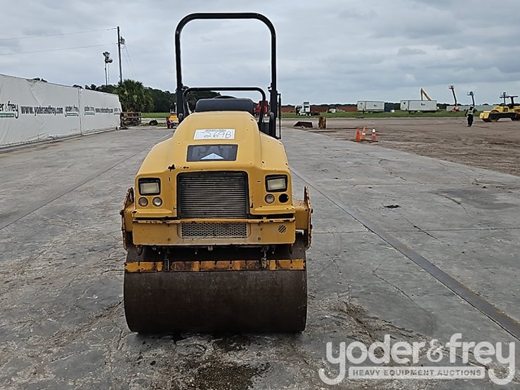 2019-caterpillar-cb24b-image-10