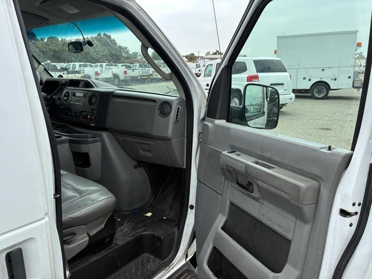 2012-utility-van-image-10