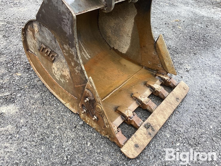 2016-deere-130g-image-20