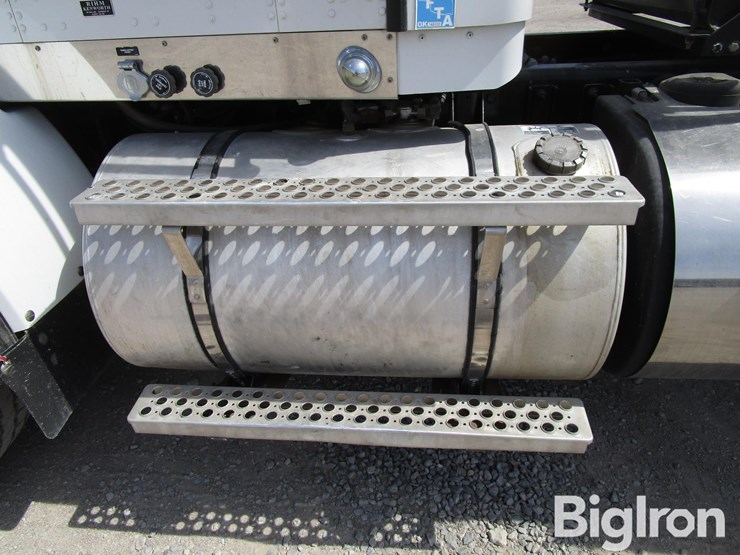 2012-kenworth-t800-image-19