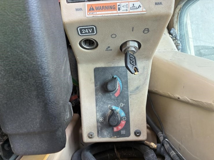 2004-caterpillar-143h-vhp-image-29